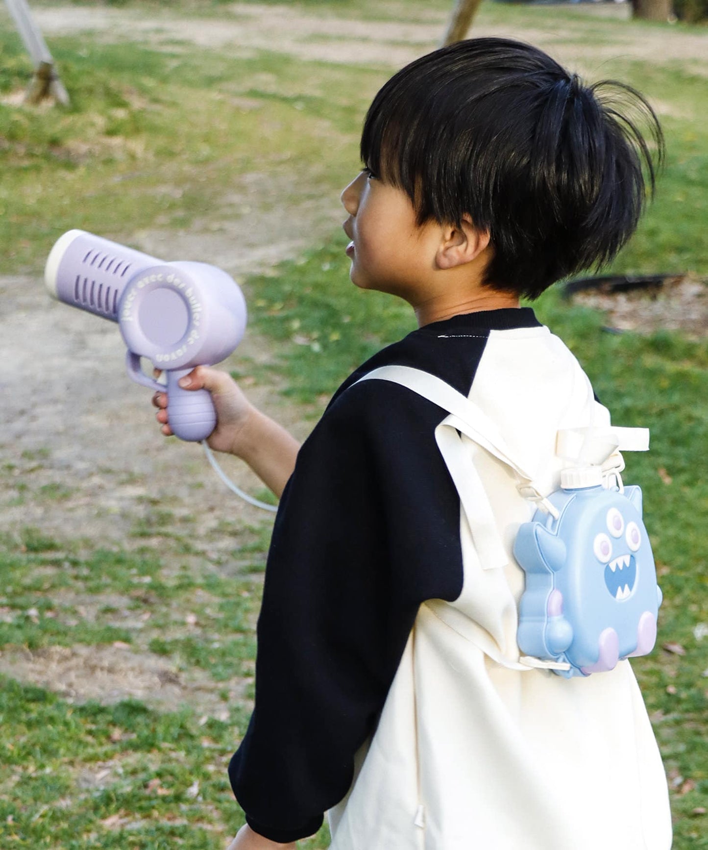 Backpack bubble machine